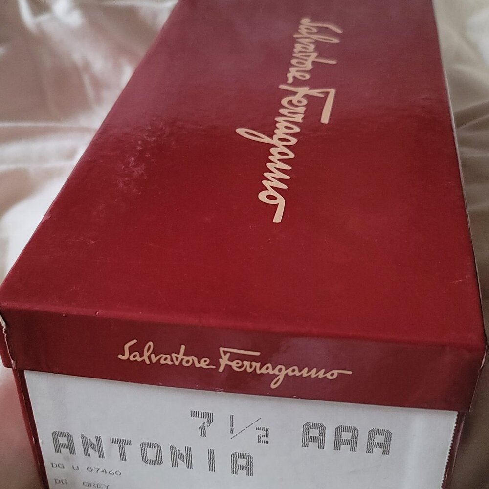 Ferragamo Antonia sling backs size 7 1/2 AAA in box - Picture 6 of 6
